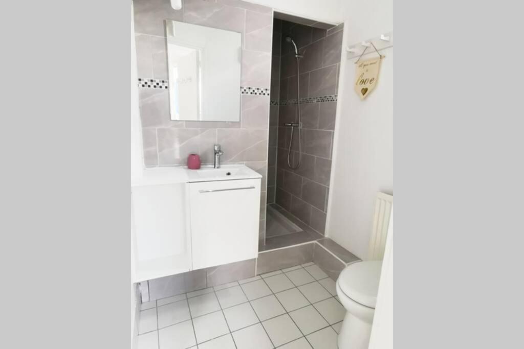 Joli appartement à 2 pas de Paris Bagnolet Esterno foto